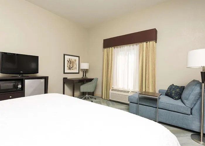 Hampton Inn Detroit Roseville