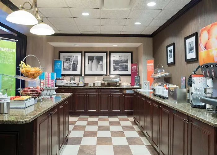 Hampton Inn Detroit Roseville