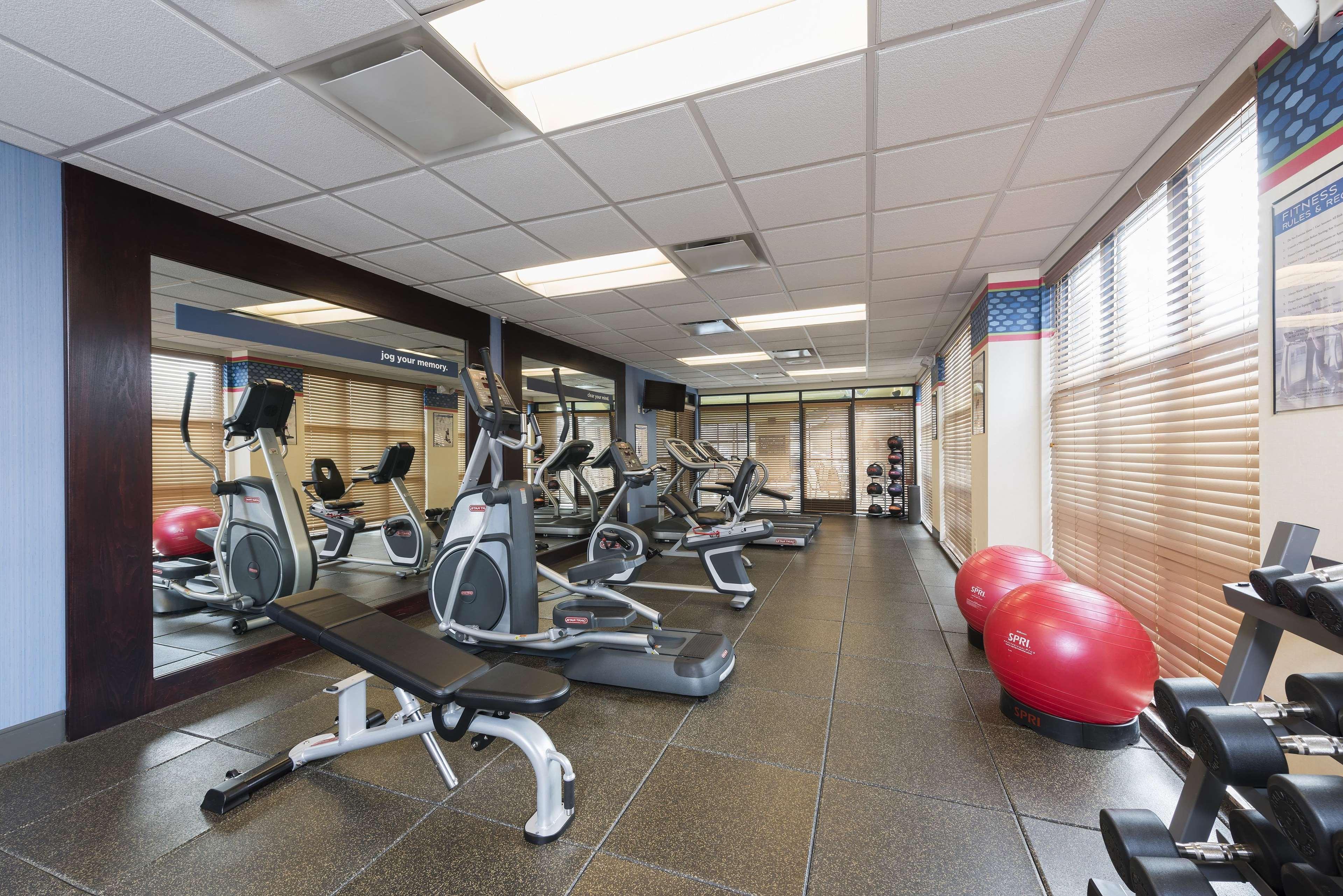 Hampton Detroit Roseville Hotel Clinton Township