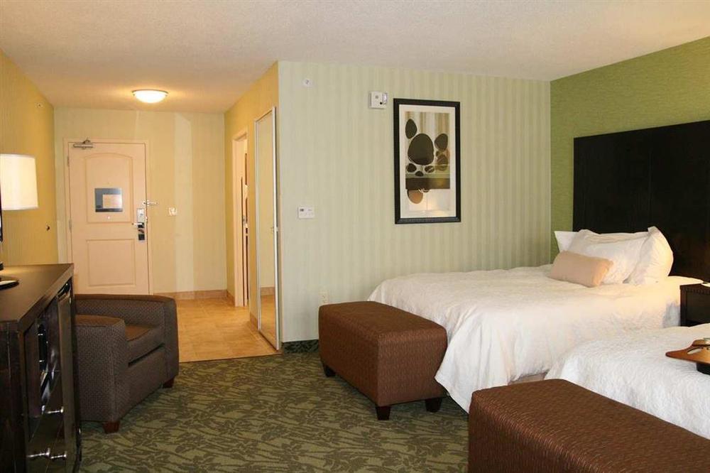 Hampton Detroit Roseville Hotel