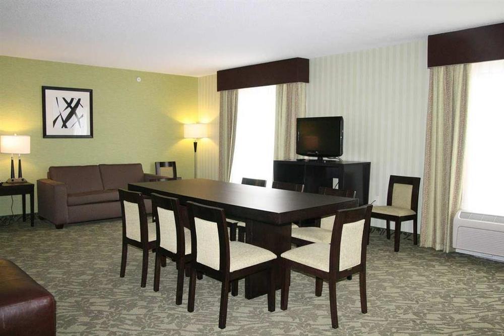 Hampton Detroit Roseville 3* Clinton Township