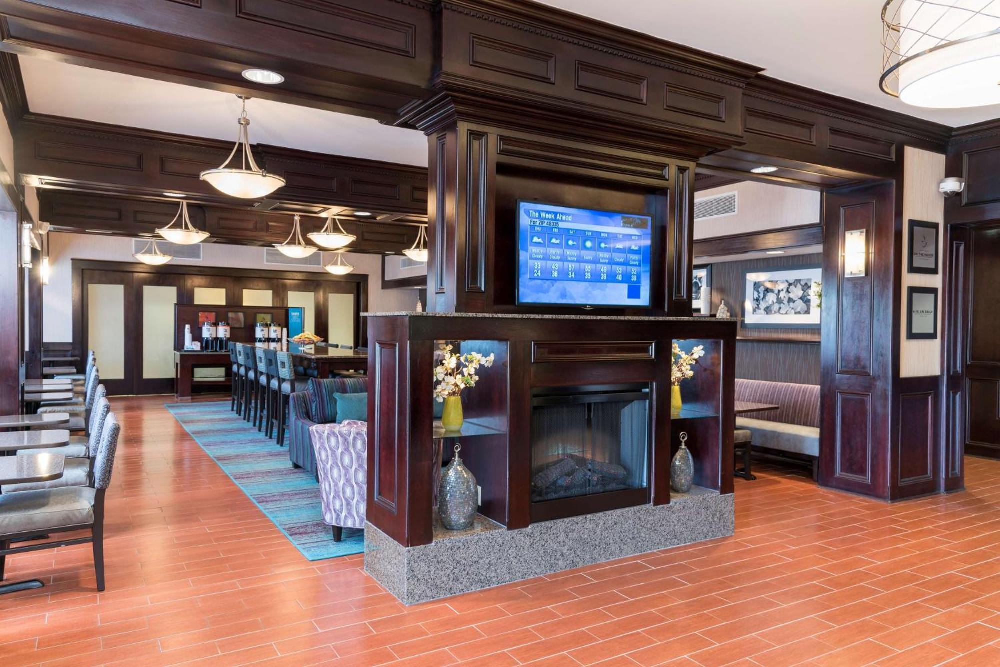 Hampton Detroit Roseville Hotel 3*