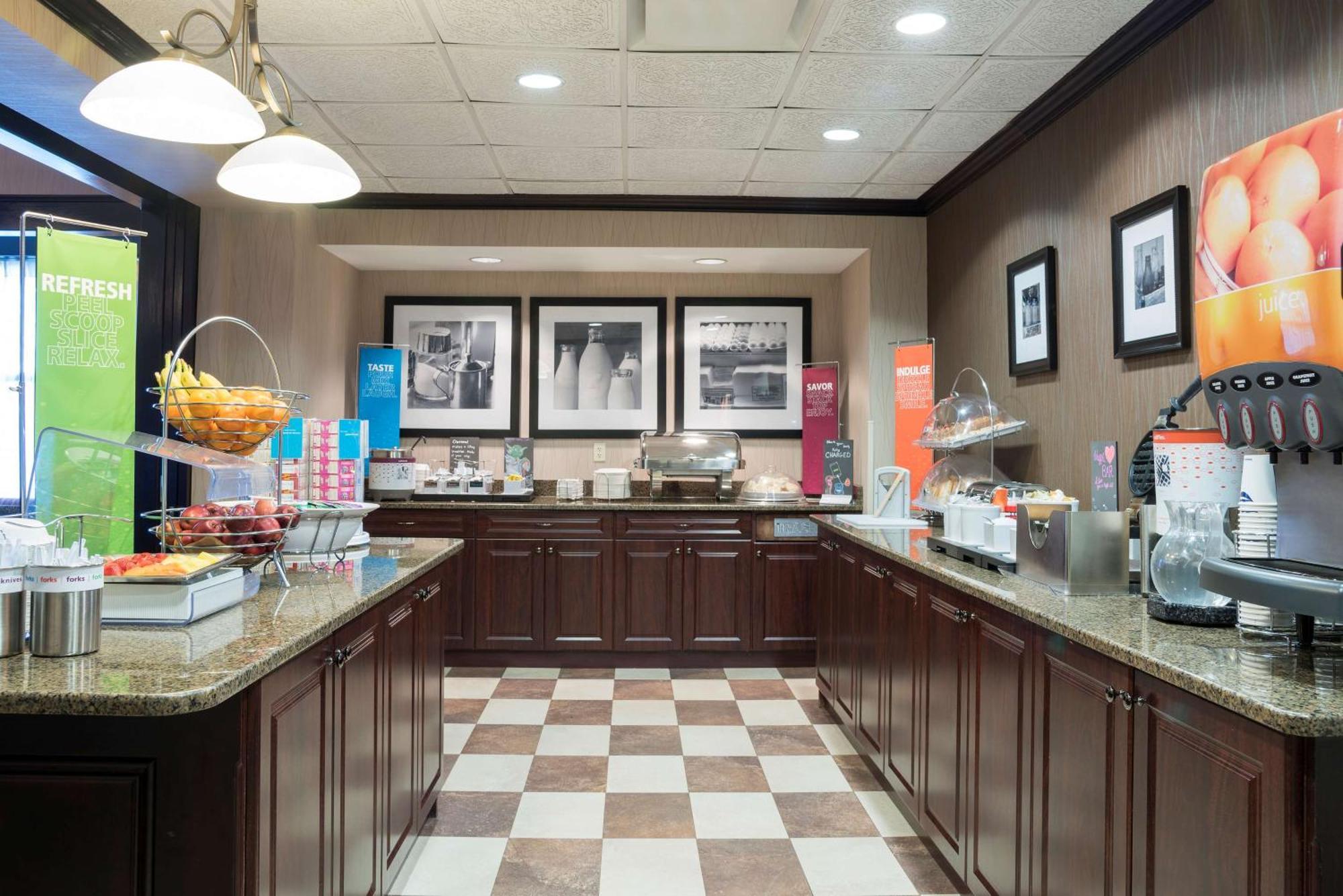 Hampton Detroit Roseville 3* Clinton Township