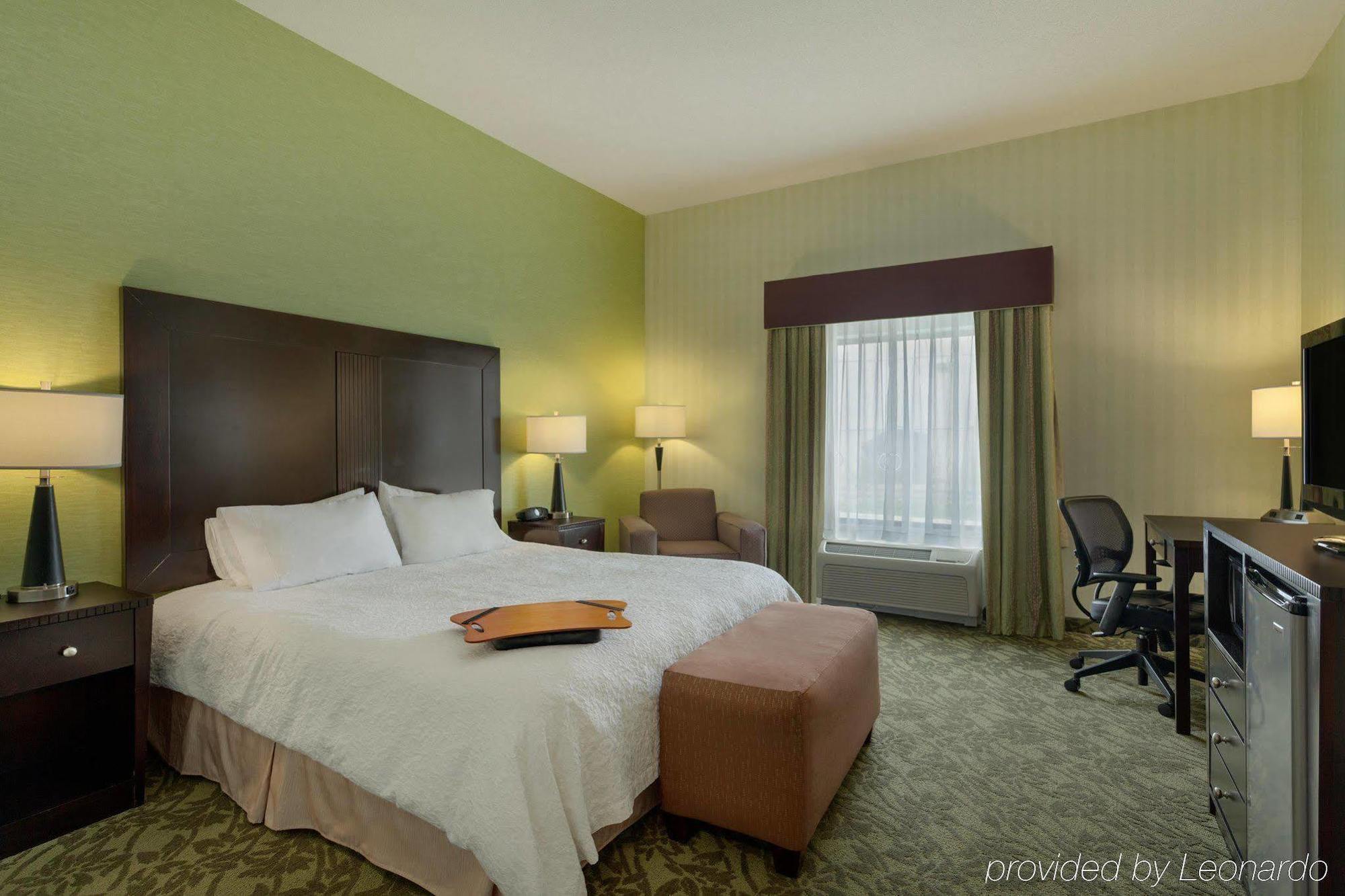 Hampton Detroit Roseville Hotel 3*