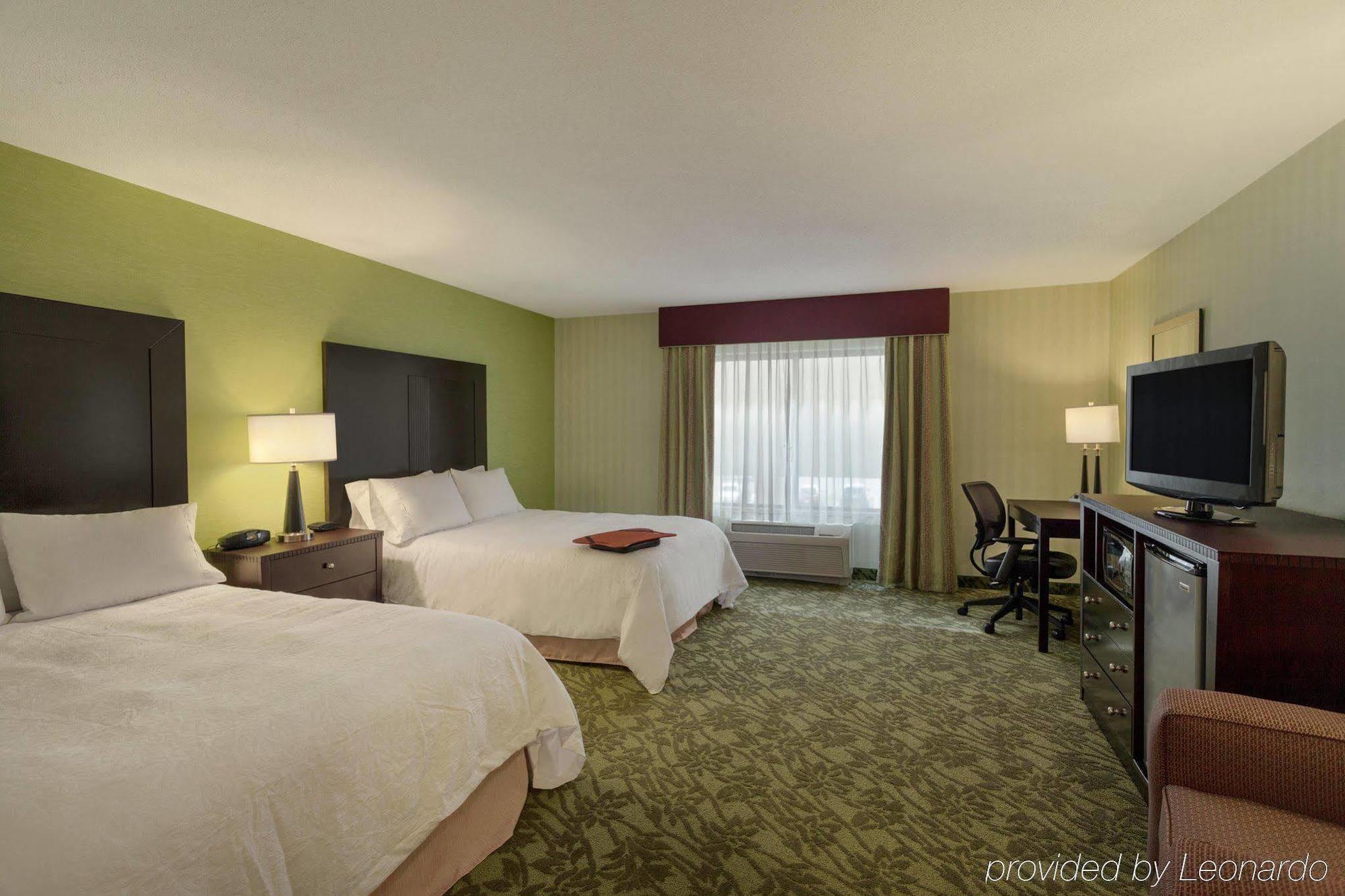 Hampton Detroit Roseville 3*